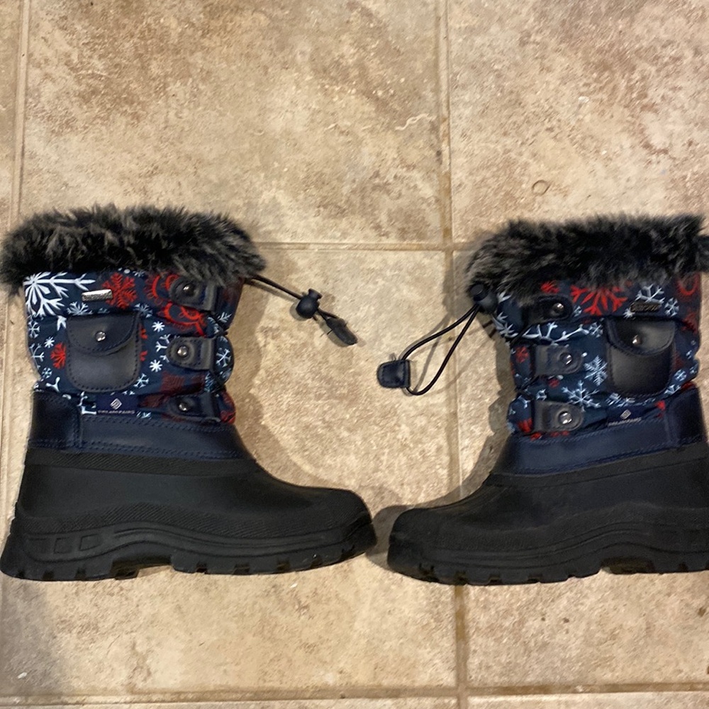 Kids snow boots worn once size 13